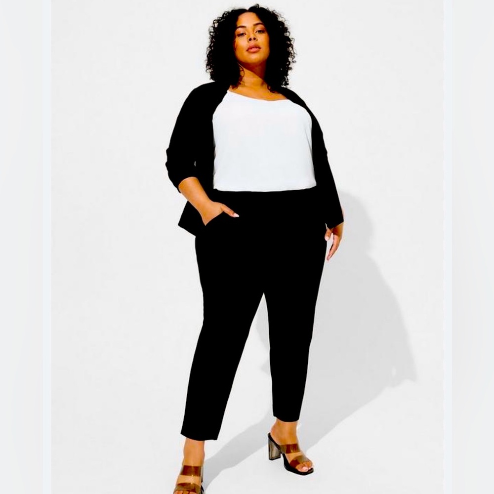 Torrid Black Cropped Pants Sz 2/16-18